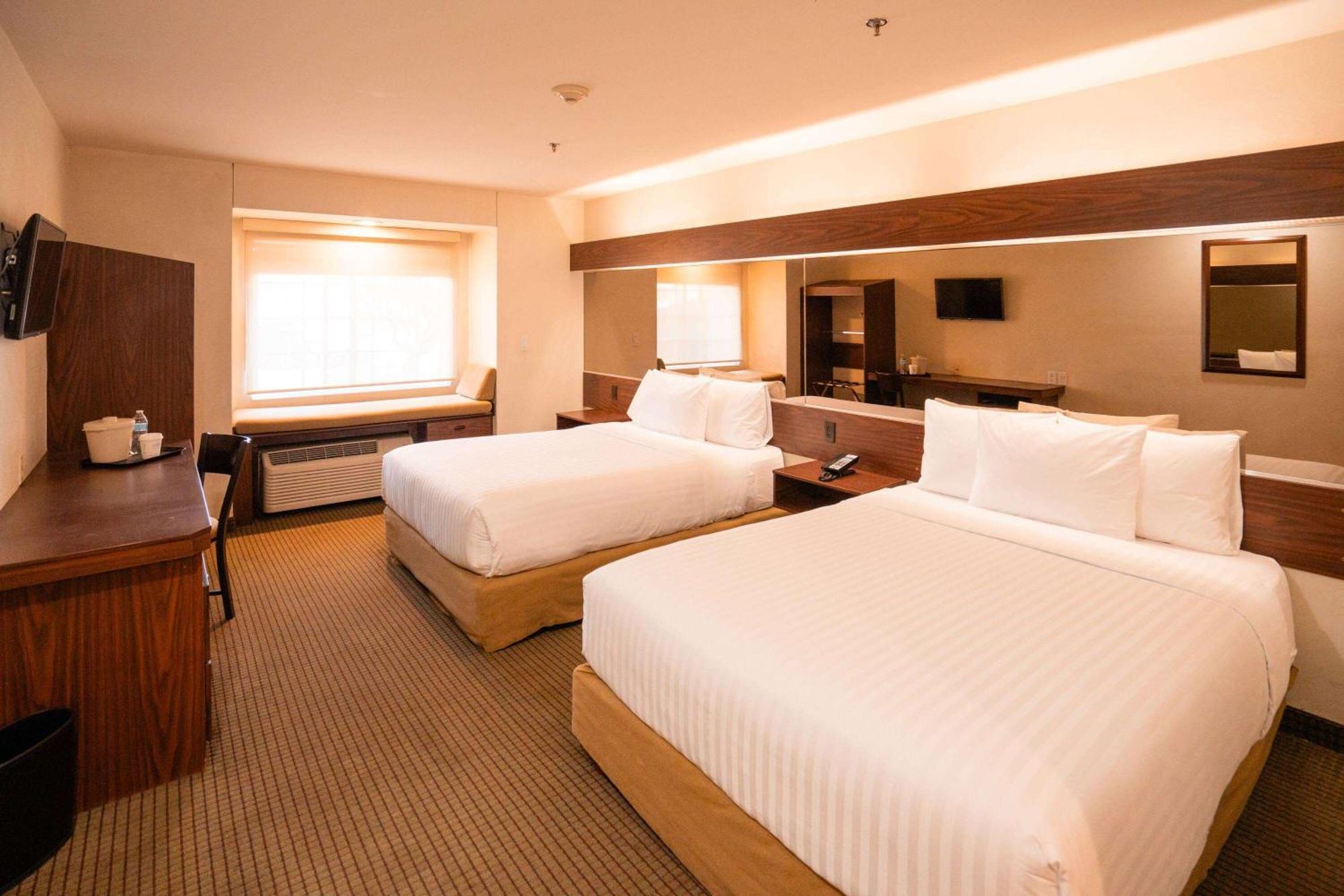 Microtel Inn And Suites By Wyndham Ciudad Juarez, Us Consulate Esterno foto