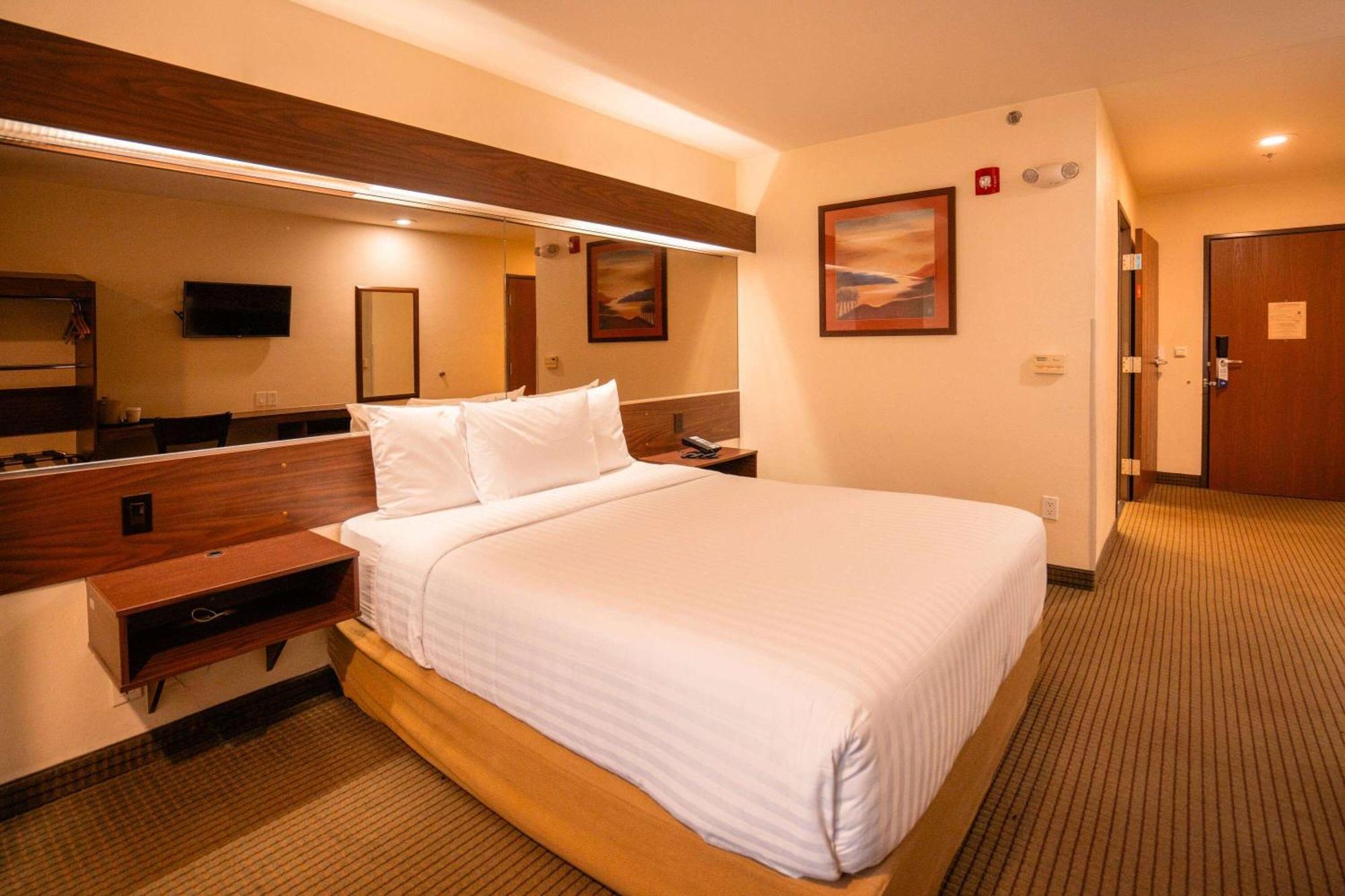 Microtel Inn And Suites By Wyndham Ciudad Juarez, Us Consulate Esterno foto