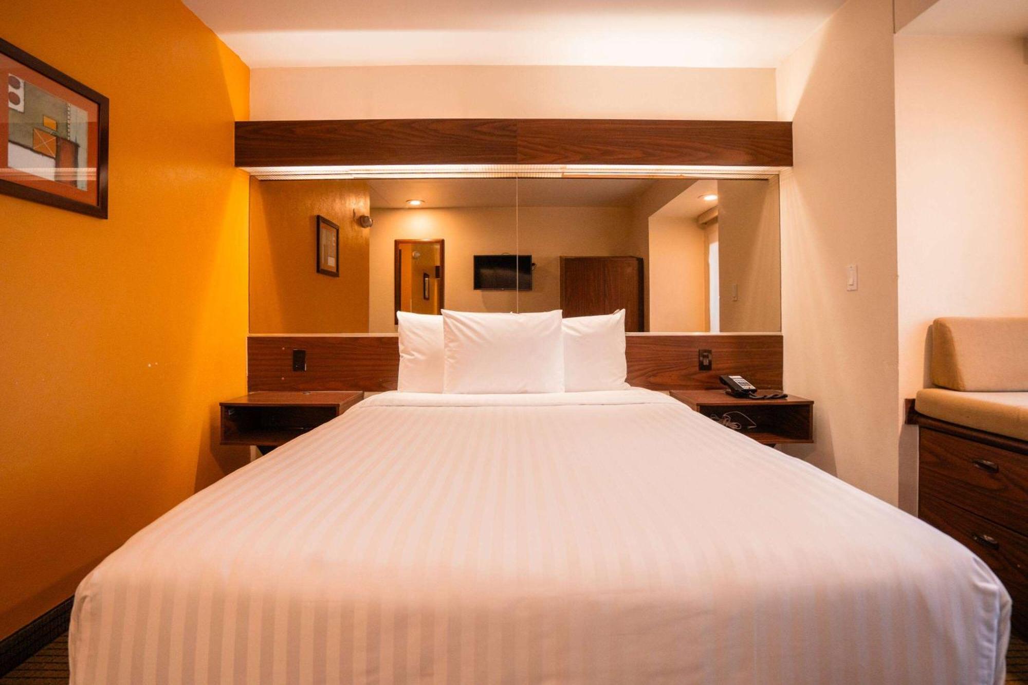 Microtel Inn And Suites By Wyndham Ciudad Juarez, Us Consulate Esterno foto