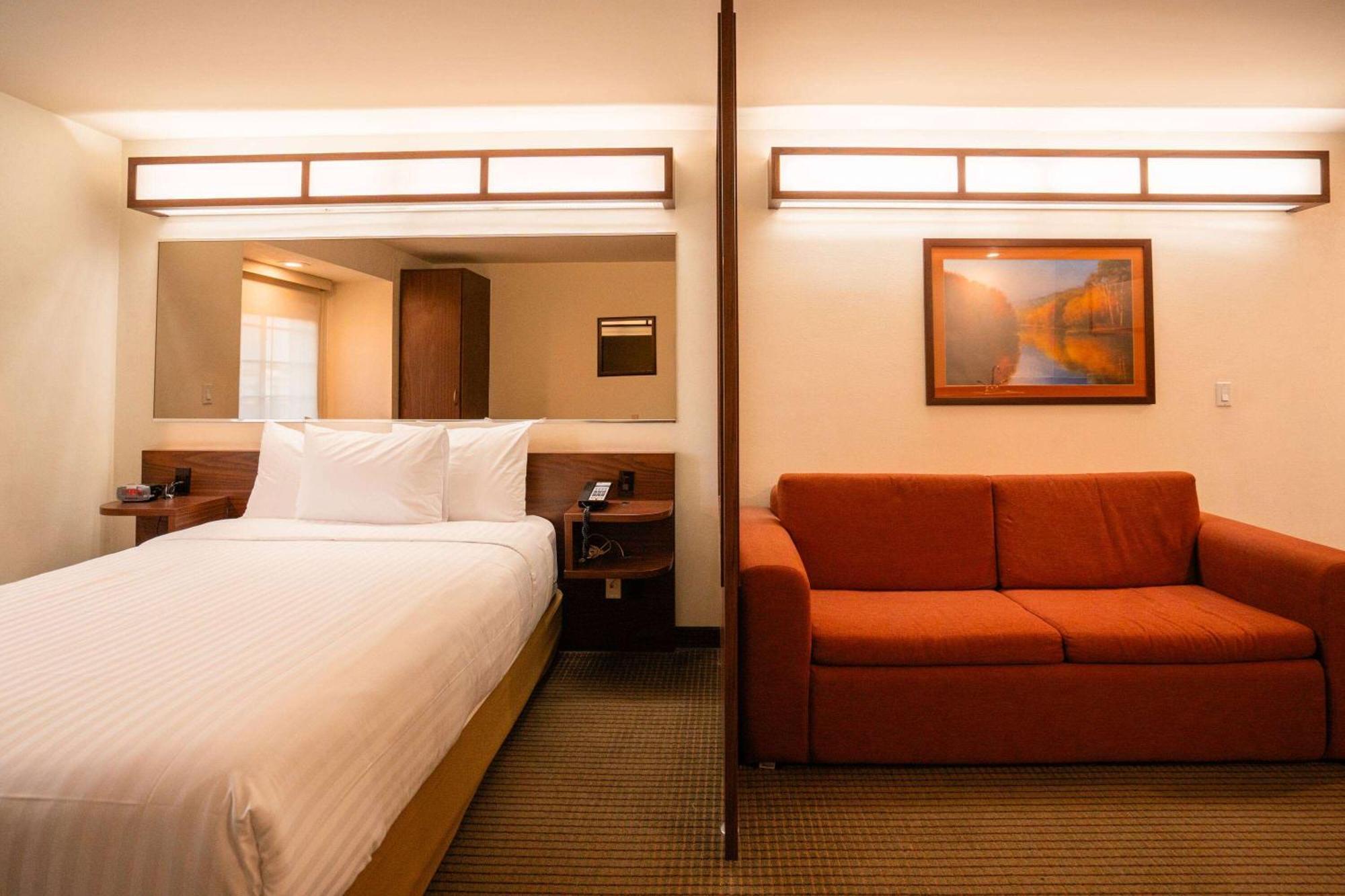 Microtel Inn And Suites By Wyndham Ciudad Juarez, Us Consulate Esterno foto