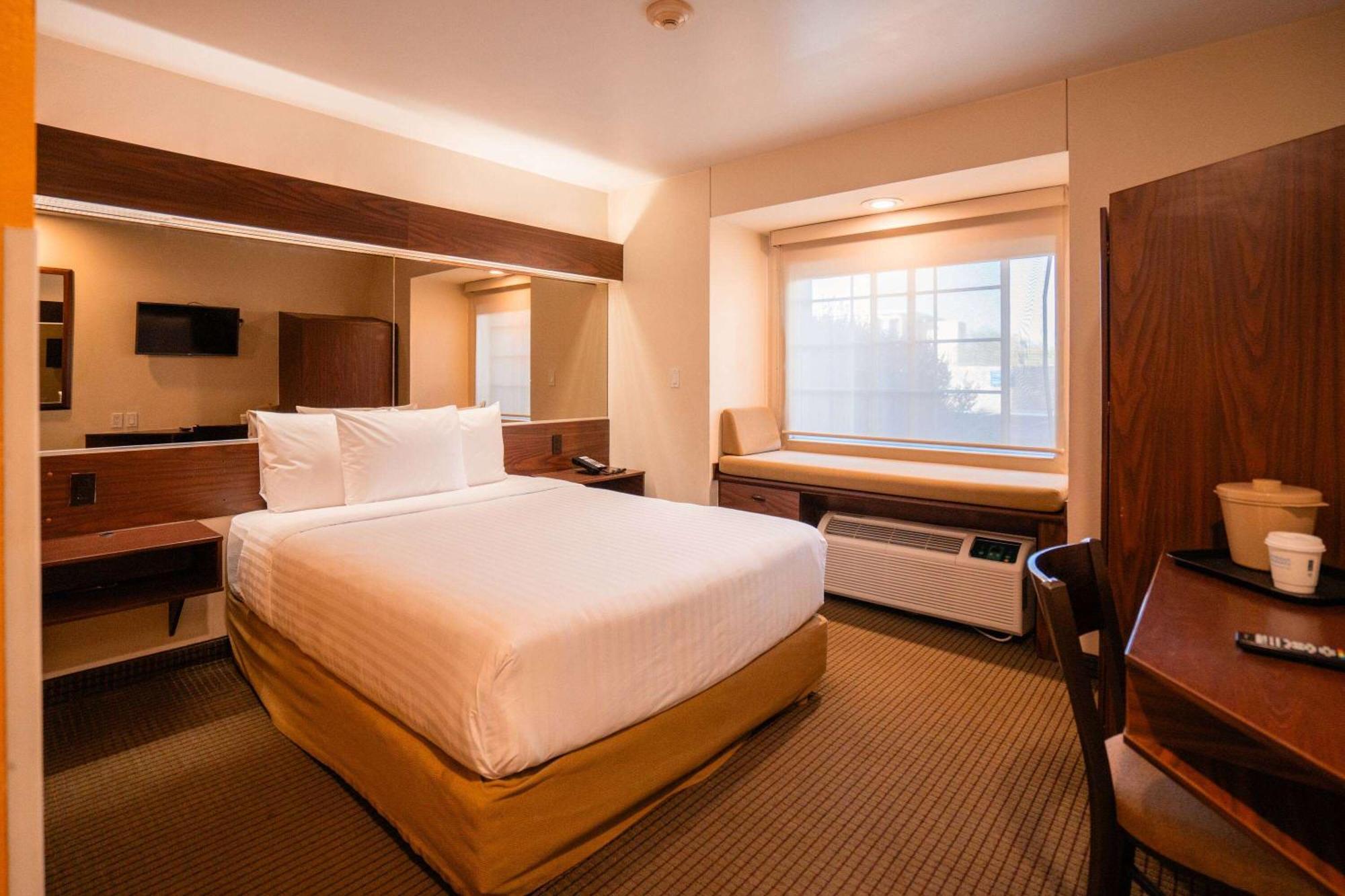 Microtel Inn And Suites By Wyndham Ciudad Juarez, Us Consulate Esterno foto